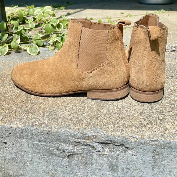 Urban Outfitters Suede Chelsea Boots – Genuine Suede, Sleek Silhouette (Men’s 11